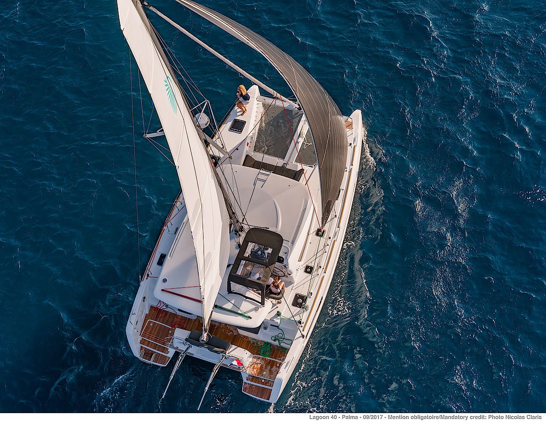 Lagoon 40 (4 Kabinen, 4 B&auml;der) Top Bild