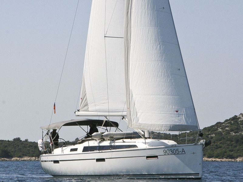 Bavaria 37 Cruiser (2 cab) Top Bild