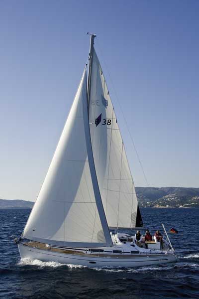 Bavaria 38 (3 Kabinen, 2 B&auml;der) Top Bild