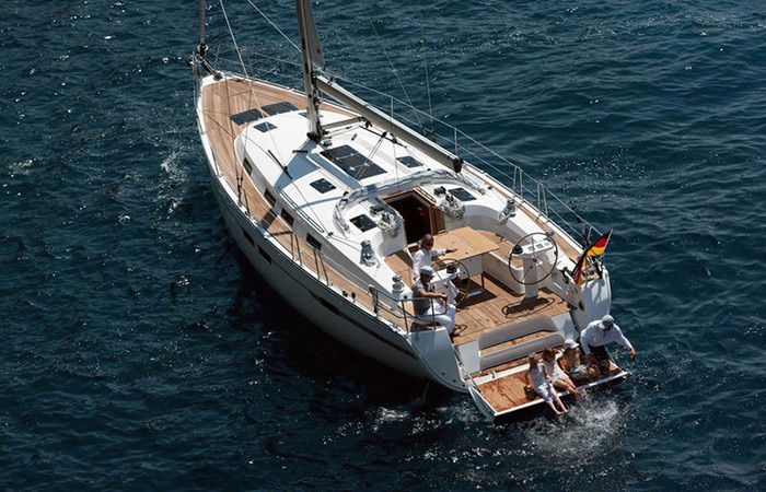 Bavaria C45 Style (3 Kabinen, 2 B&auml;der) Top Bild
