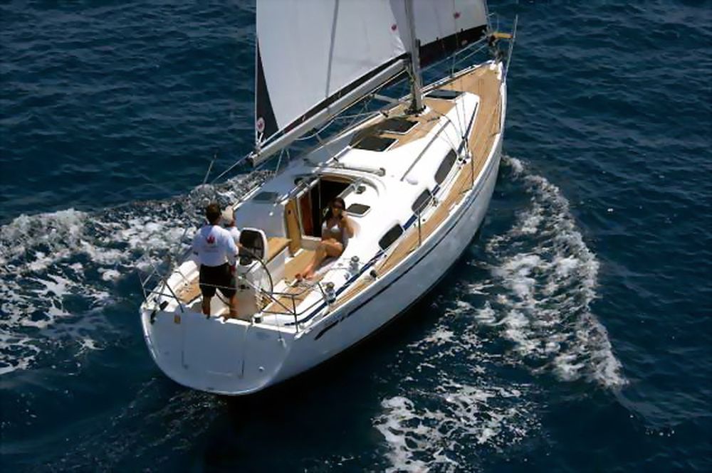 Bavaria 30 (2 Kabinen, 1 Bad) Top Bild