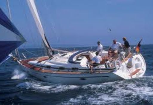 Bavaria 42 (3 Kabinen, 2 B&auml;der) Top Bild