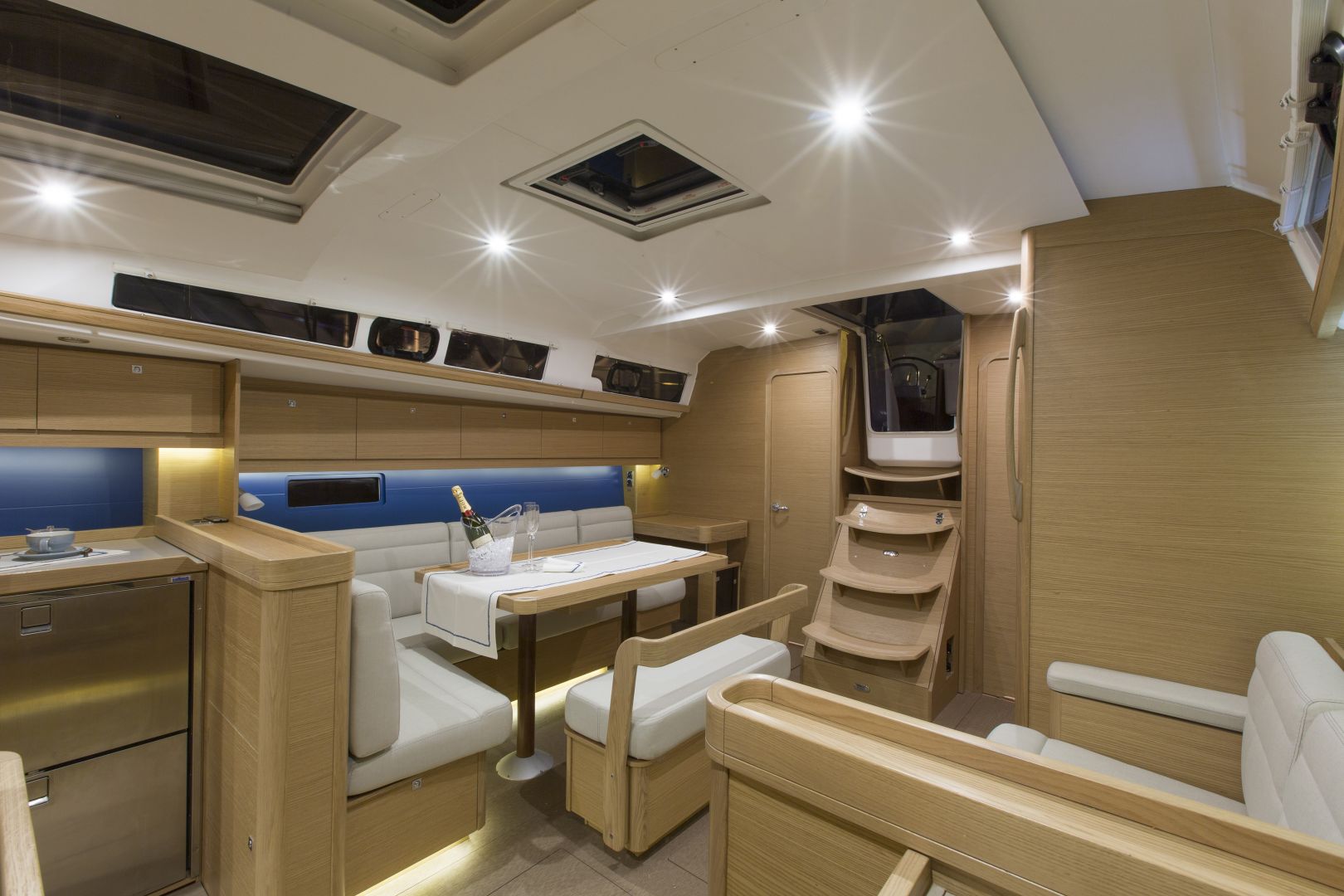 Dufour 460 Grand Large Discovery Planet Innenansicht