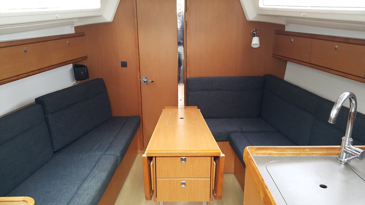 Bavaria Cruiser 33 Innenansicht