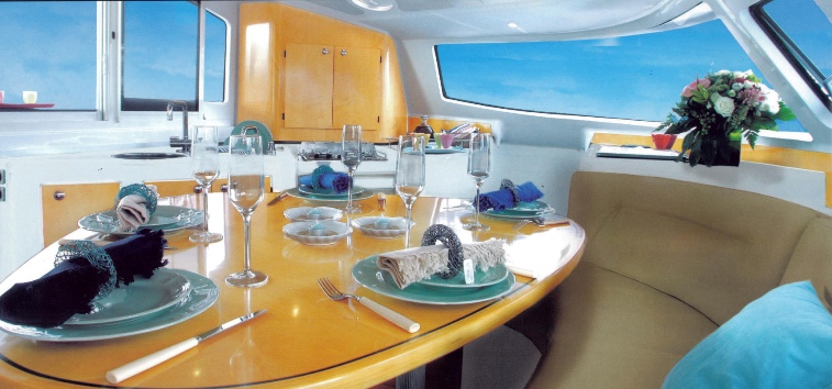 LAVEZZI 40 Innenansicht