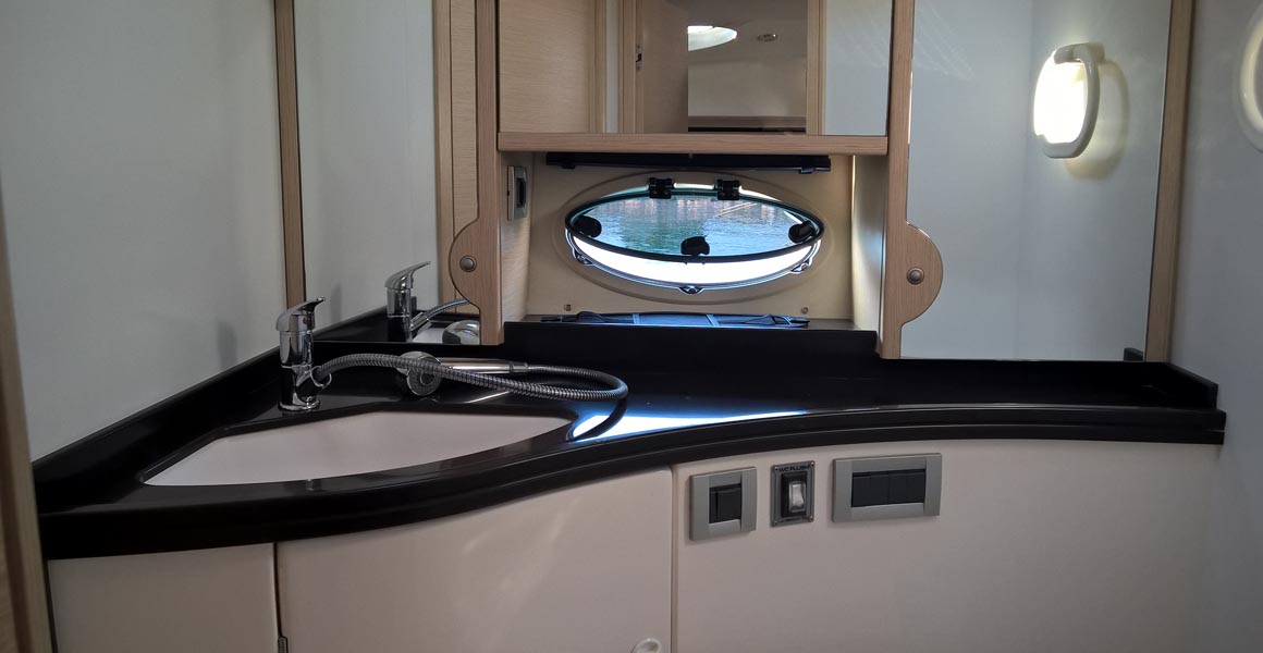 Elan Power 35 Innenansicht