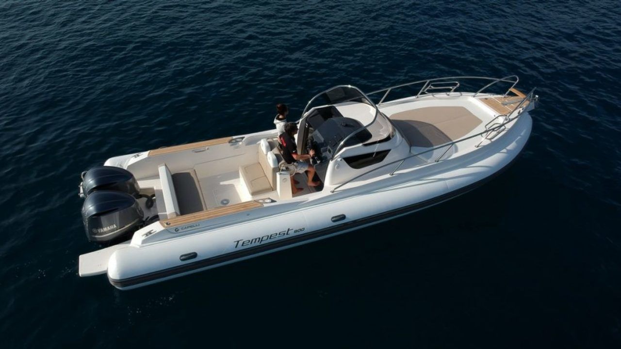 Cantiere Capelli Tempest 900