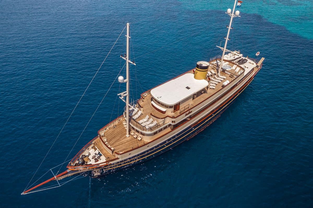 Custom Line Yacht Casablanca