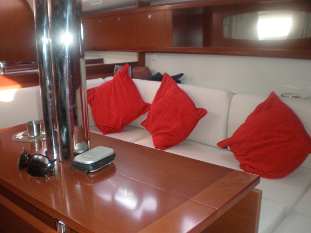 Oceanis 34 Innenansicht