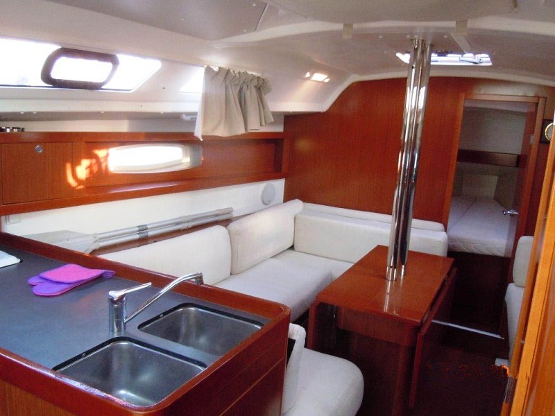 Oceanis 34 Innenansicht