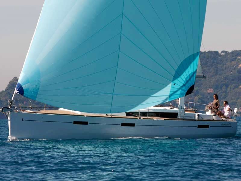 Oceanis 45 Außenansicht