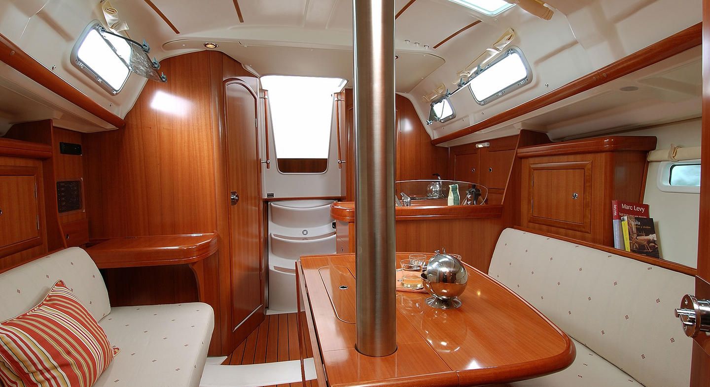 Oceanis Clipper 323 Innenansicht