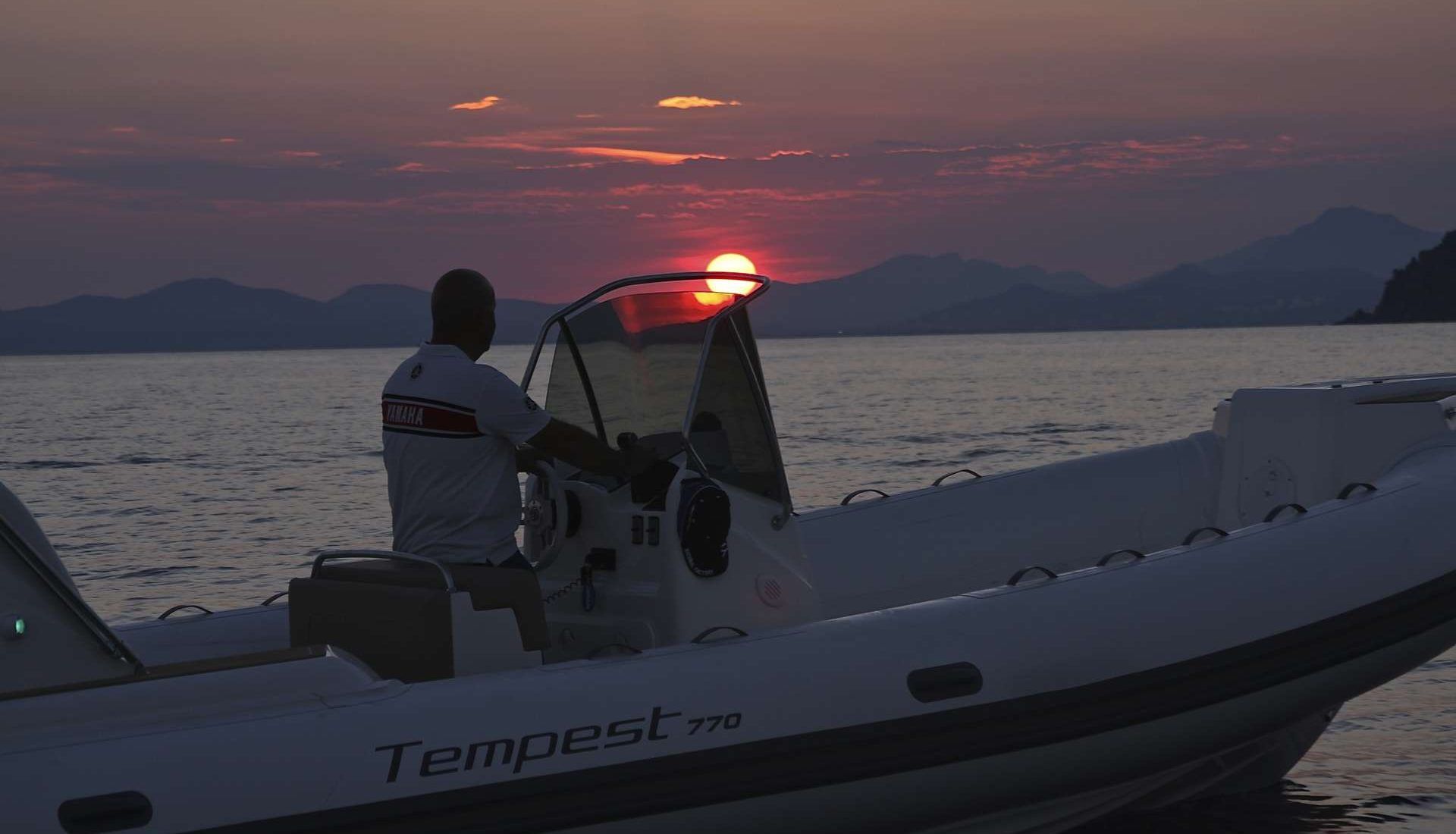 Tempest 770 Sun Top Bild