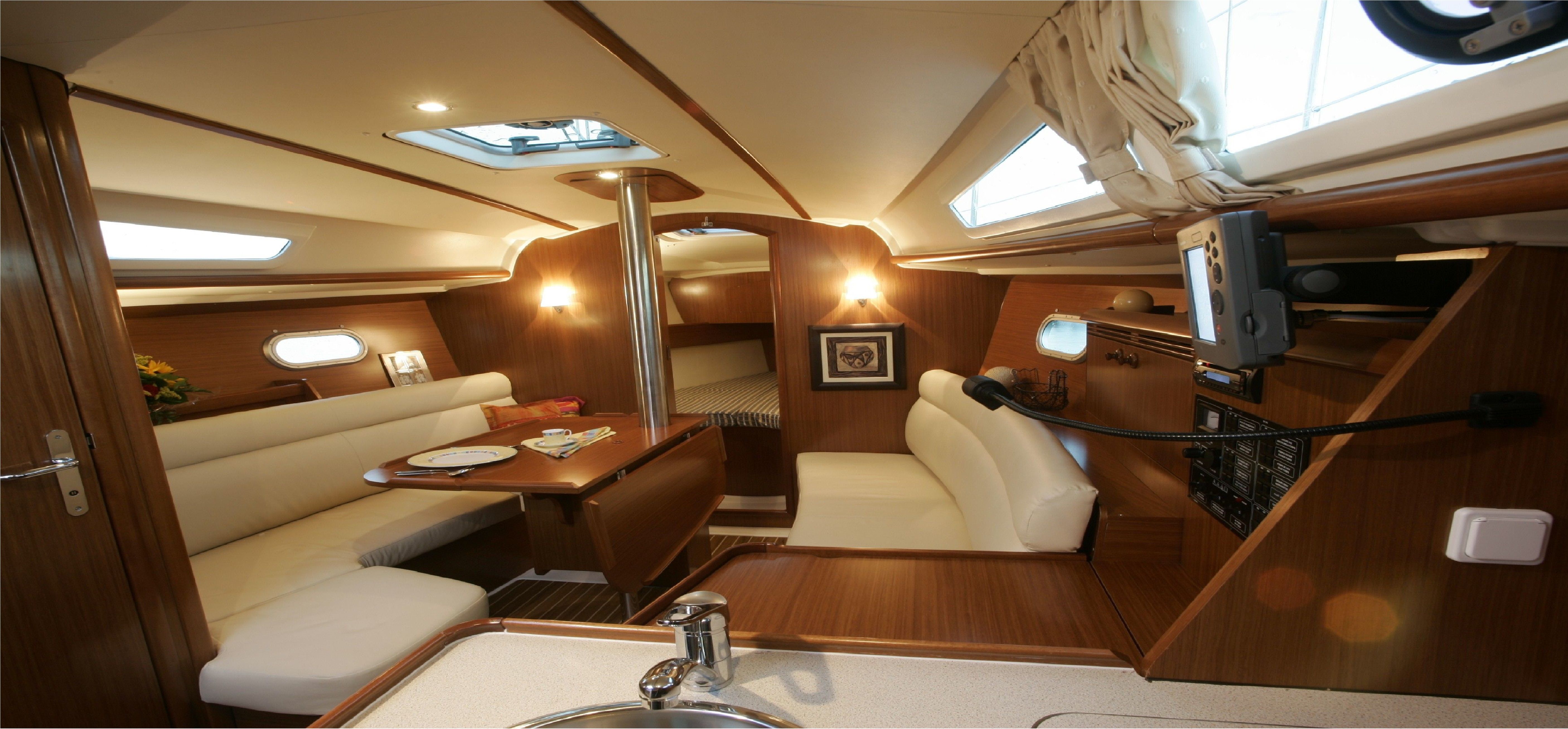 Sun Odyssey 32i Performance Innenansicht