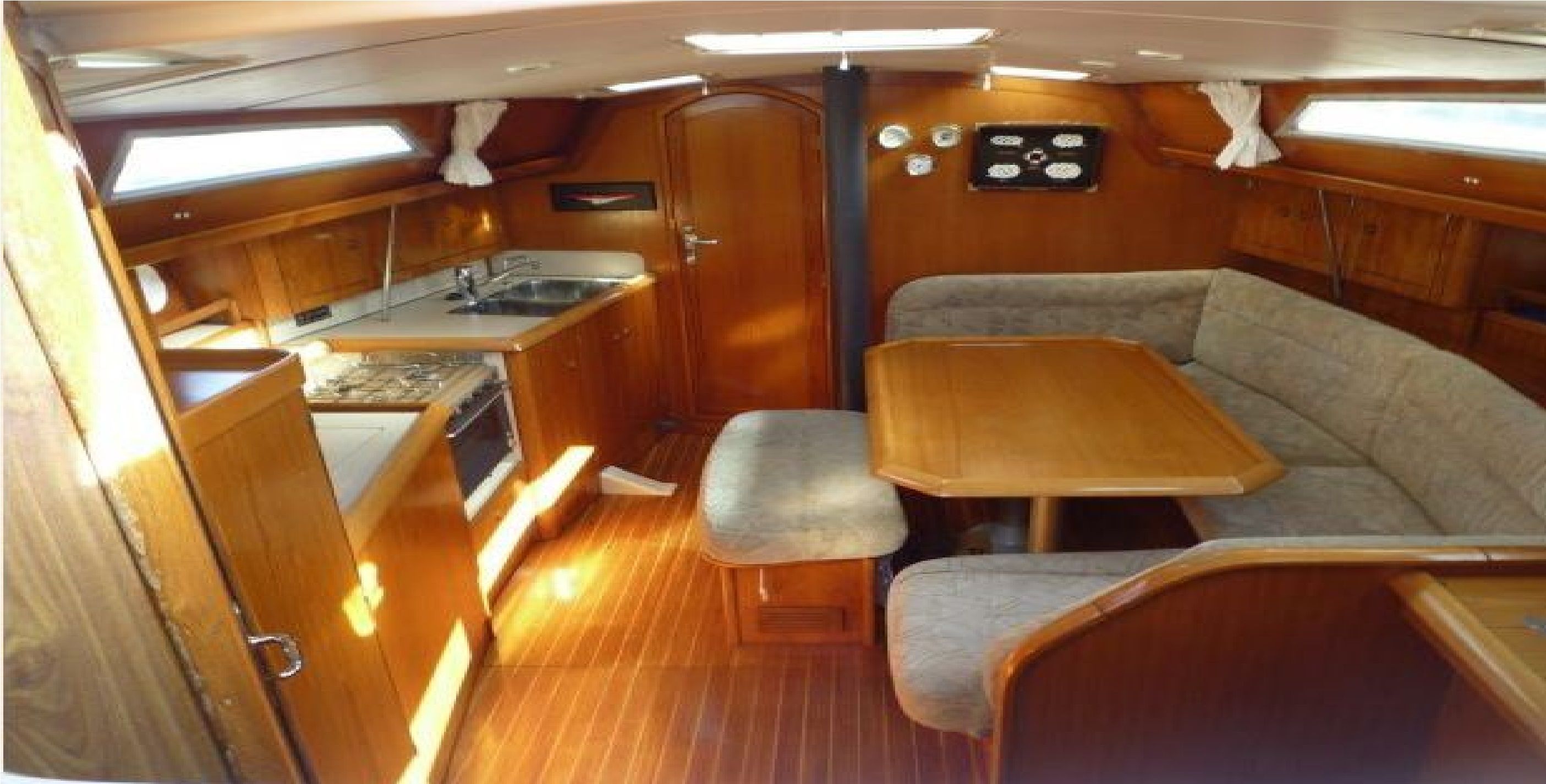 Sun Odyssey 37.2 Innenansicht