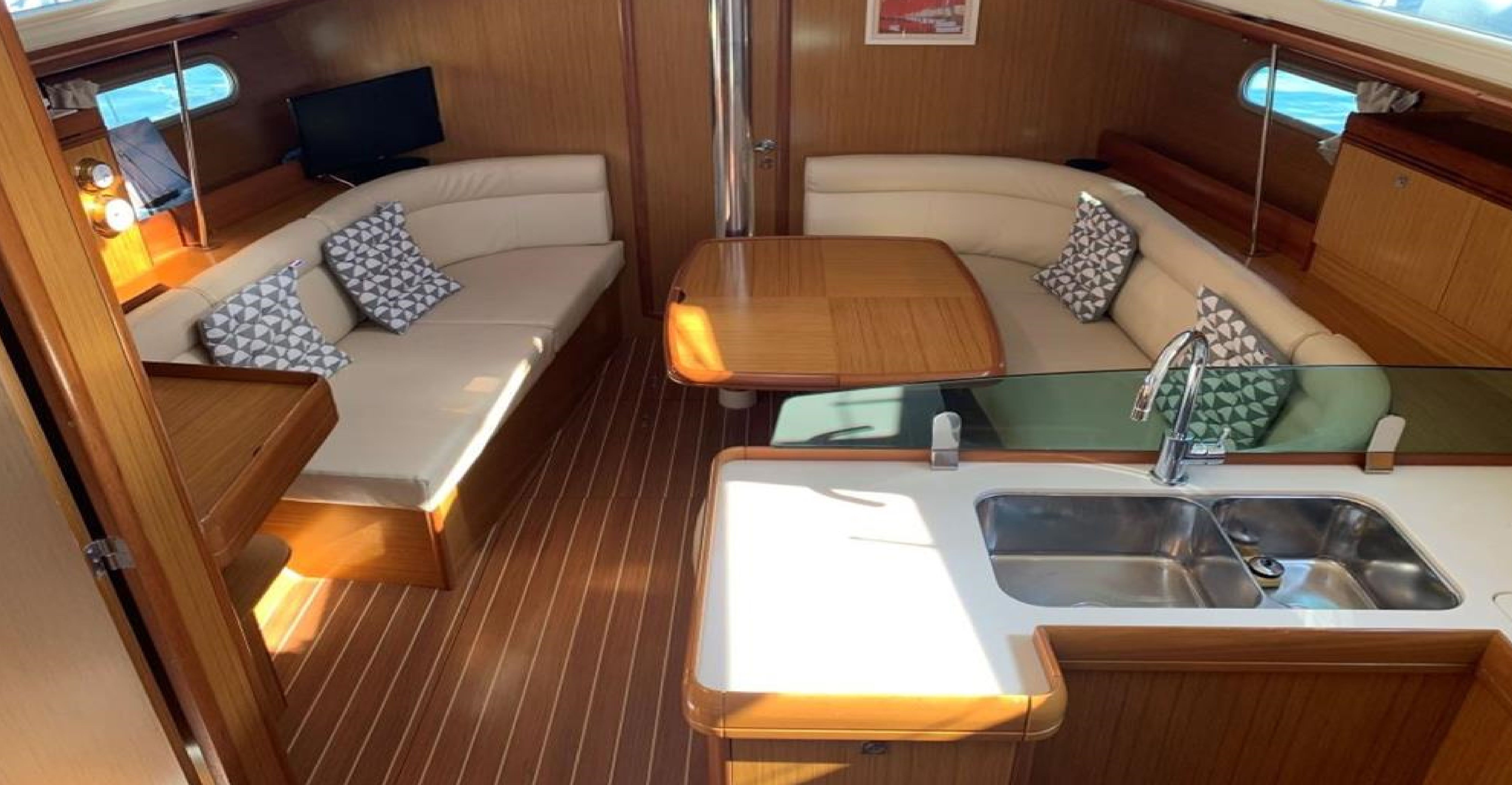 Sun Odyssey 39i Preformance Innenansicht