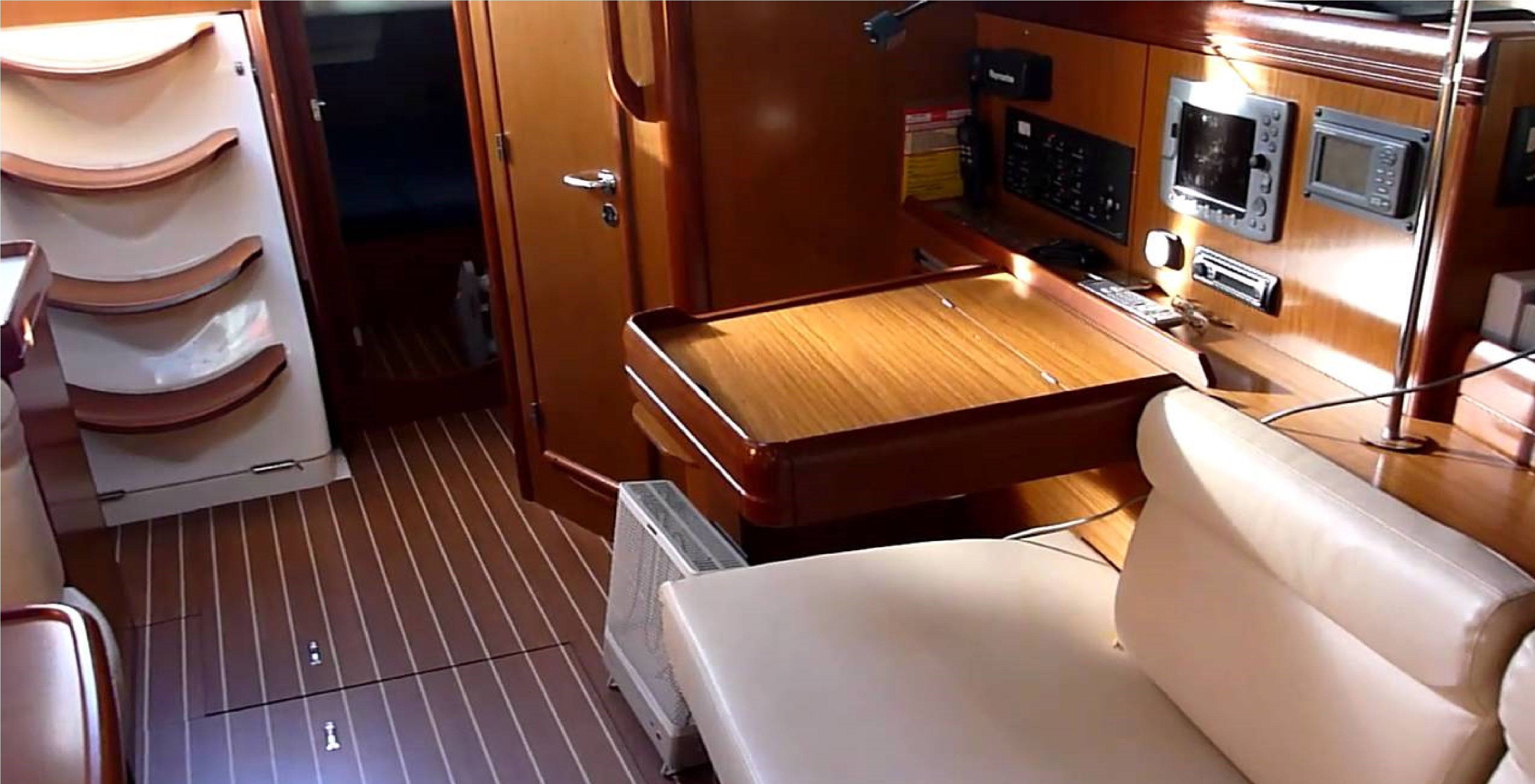 Sun Odyssey 42i Innenansicht