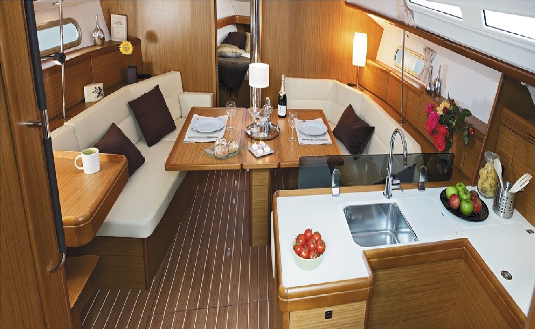 Sun Odyssey 42i Innenansicht