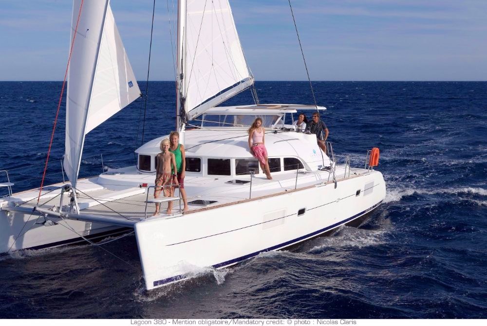 Lagoon 380 Außenansicht