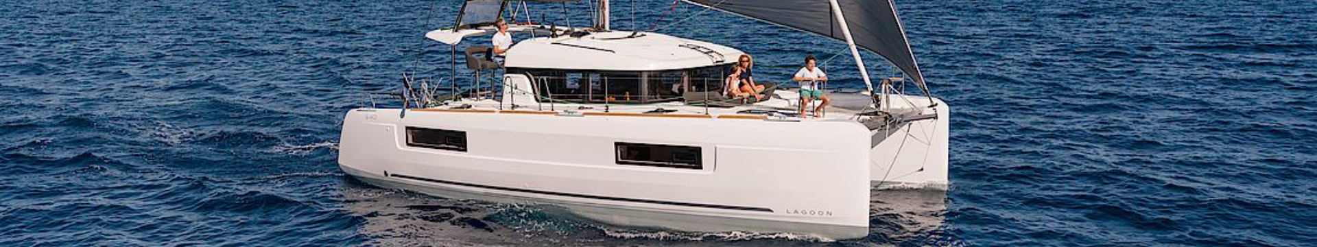 Lagoon 40 Sol Invictus VIP-equipped Main picture for the desktop