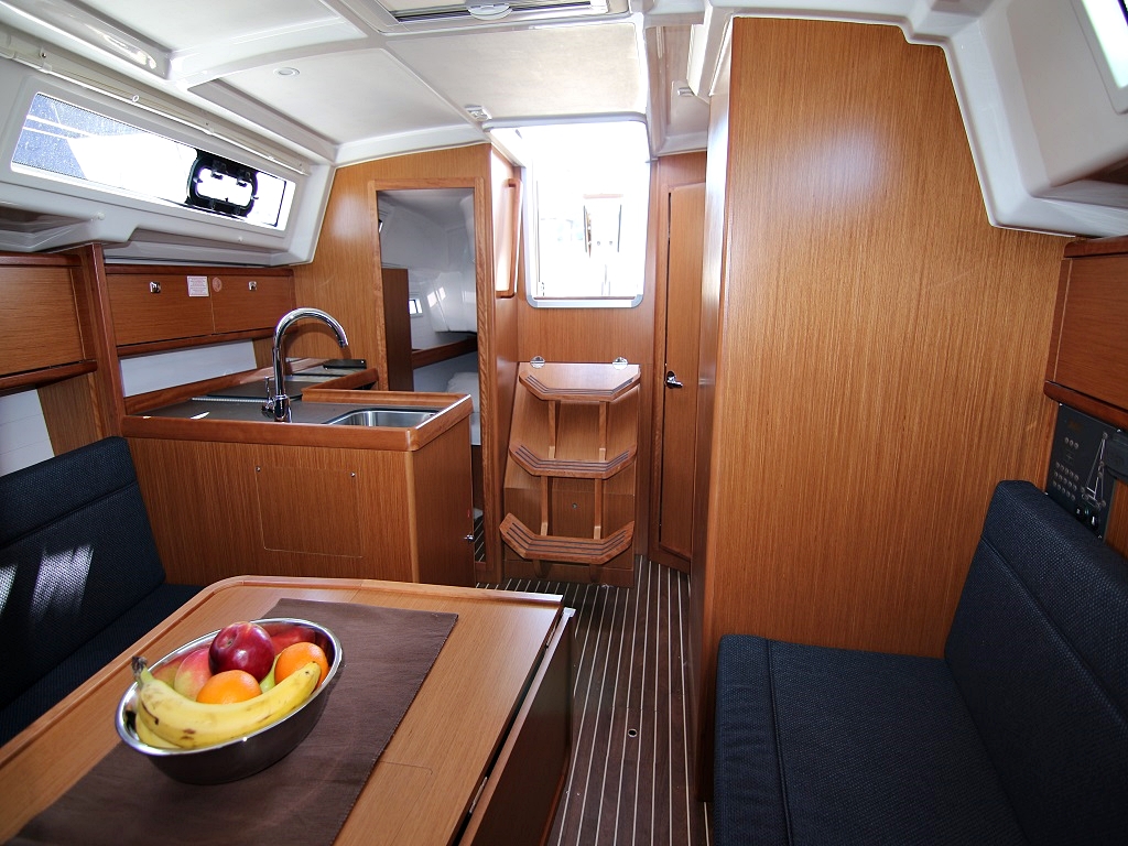 Bavaria Cruiser 34 Innenansicht