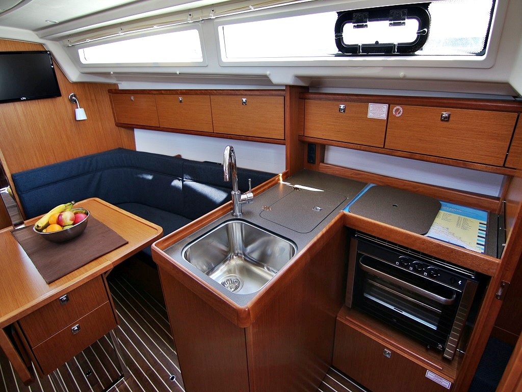 Bavaria Cruiser 34 Innenansicht