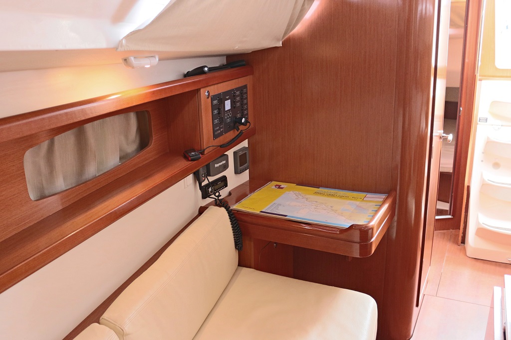 Oceanis 34 Innenansicht