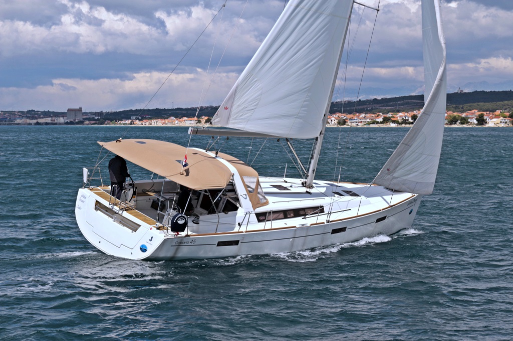 Oceanis 45 Innenansicht