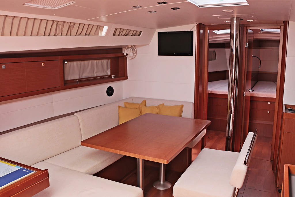 Oceanis 48 - 5Cab Nabucco: Forward Cabin #1 (Cabin Charter - 2 pax) Fully Crewed, ALL EXPENSES Innenansicht
