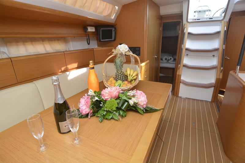 Jeanneau 53 Innenansicht