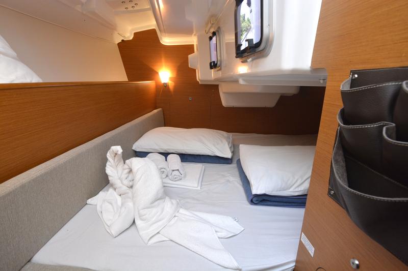 Sun Odyssey 33i Innenansicht