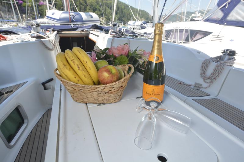 Sun Odyssey 49i Innenansicht