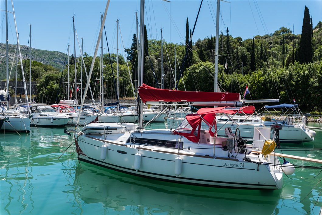 Oceanis 31 Innenansicht