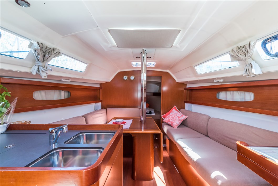 Oceanis 31 Innenansicht