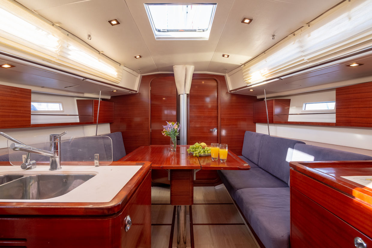 Salona 38 Innenansicht