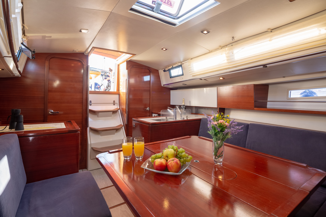 Salona 38 Innenansicht