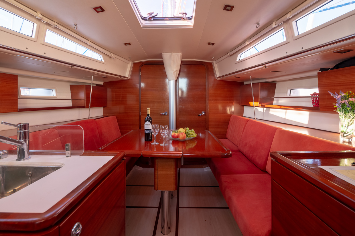 Salona 38 Innenansicht