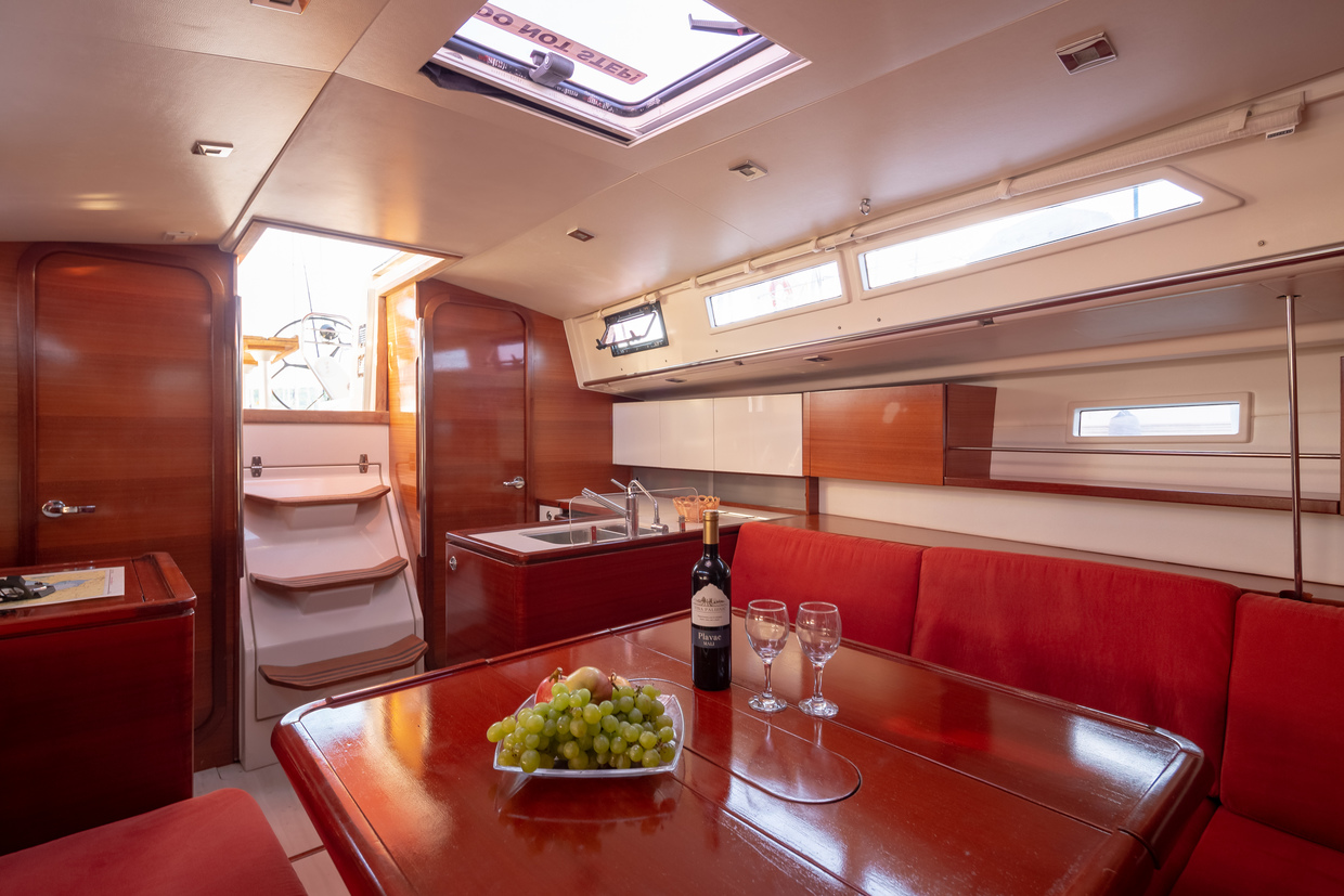 Salona 38 Innenansicht