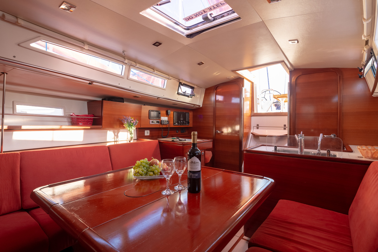 Salona 38 Innenansicht