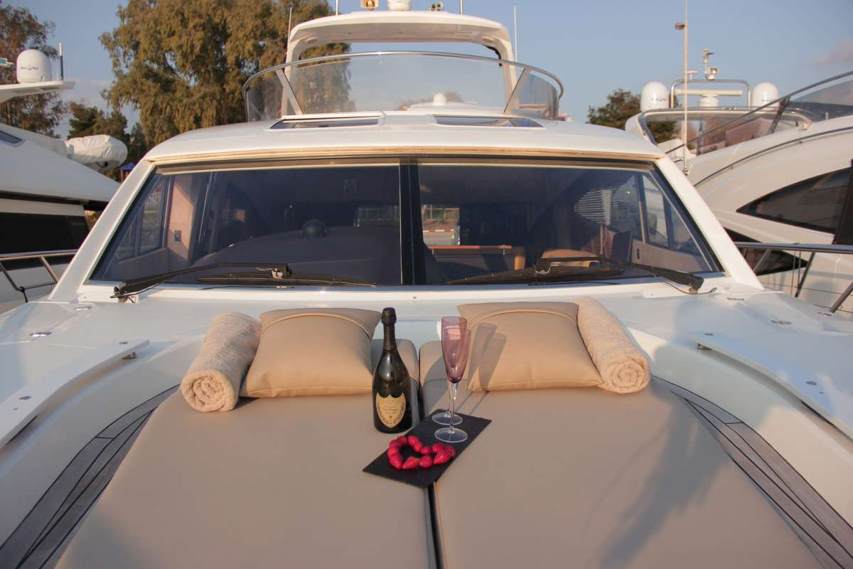 Sealine T60 AURA Innenansicht