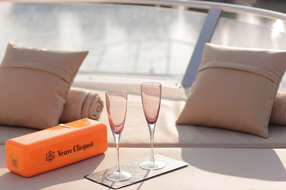 Sealine T60 AURA Innenansicht