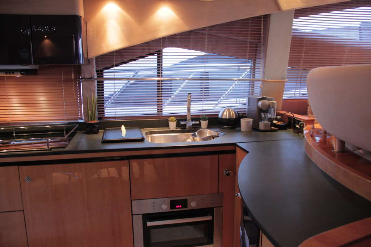 Sealine T60 AURA Innenansicht