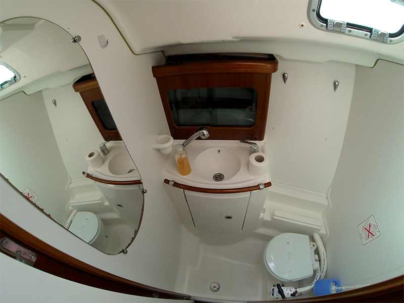 Oceanis 411 Clipper Simonetta (Bow Thruster, electric heads, Solar Panel) Innenansicht