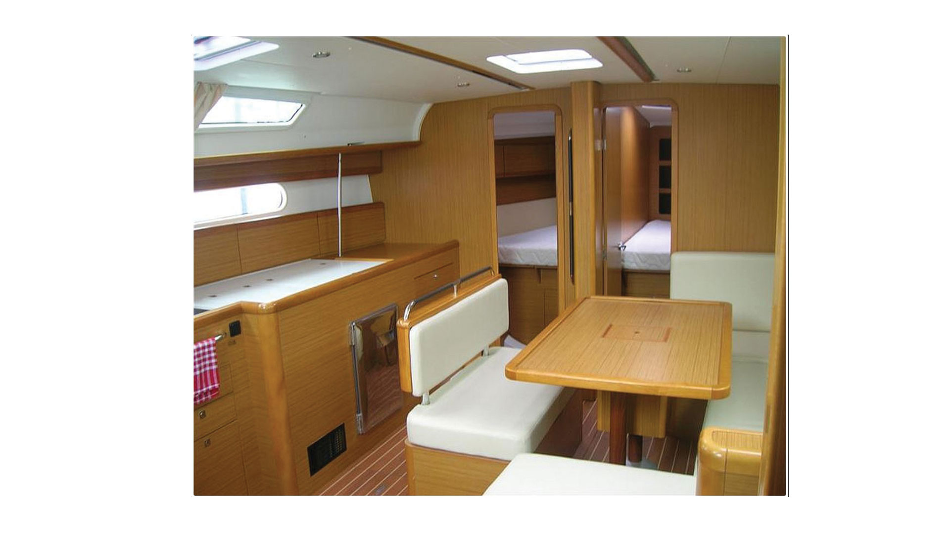 Sun Odyssey 44i Innenansicht