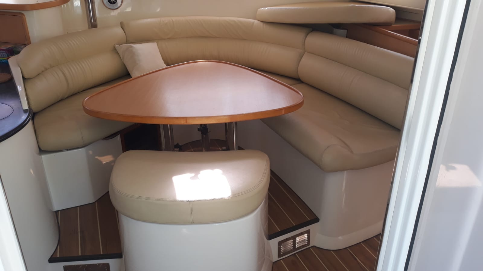 Leopard 4300 Innenansicht