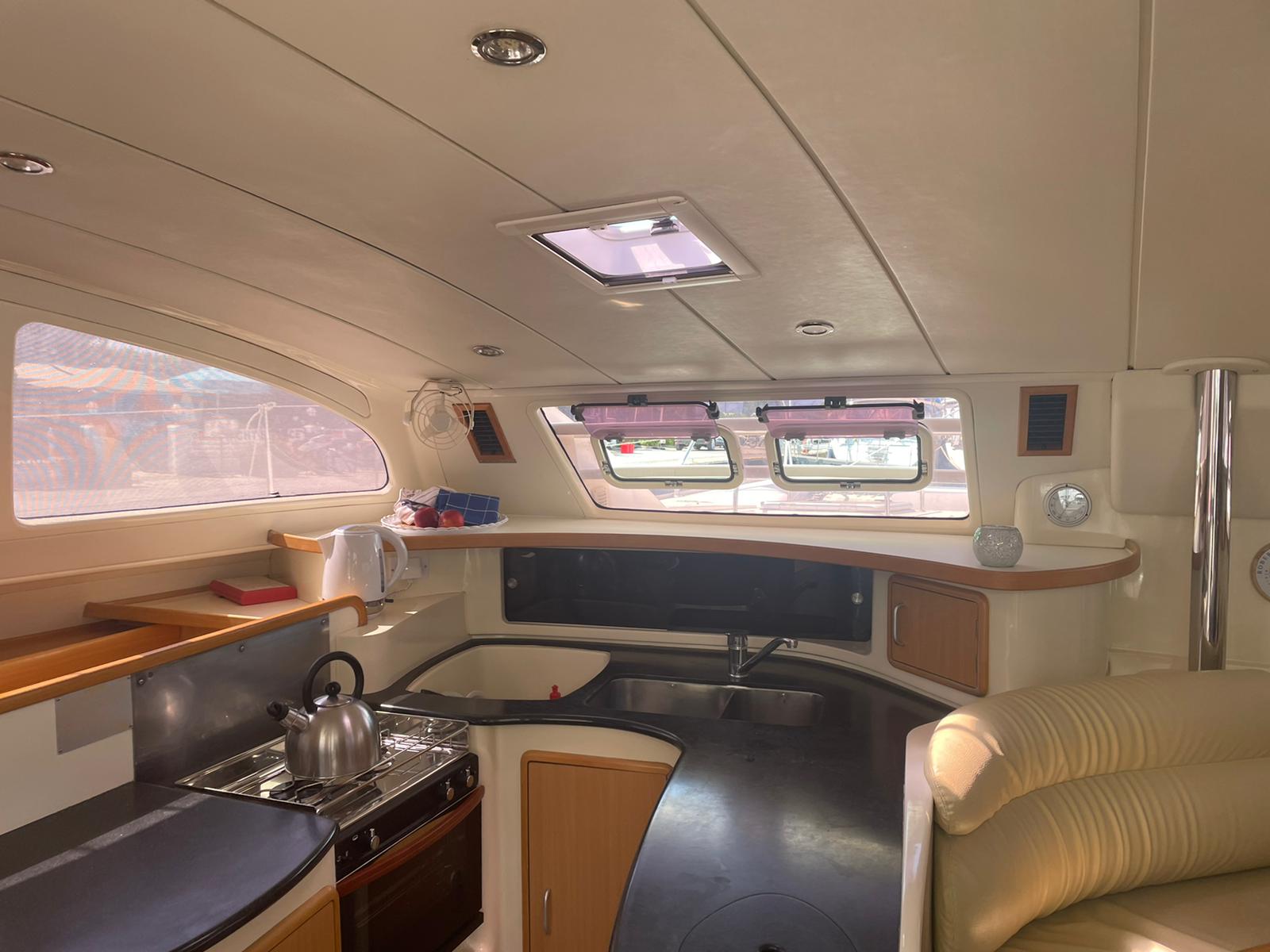 Leopard 4300 Innenansicht