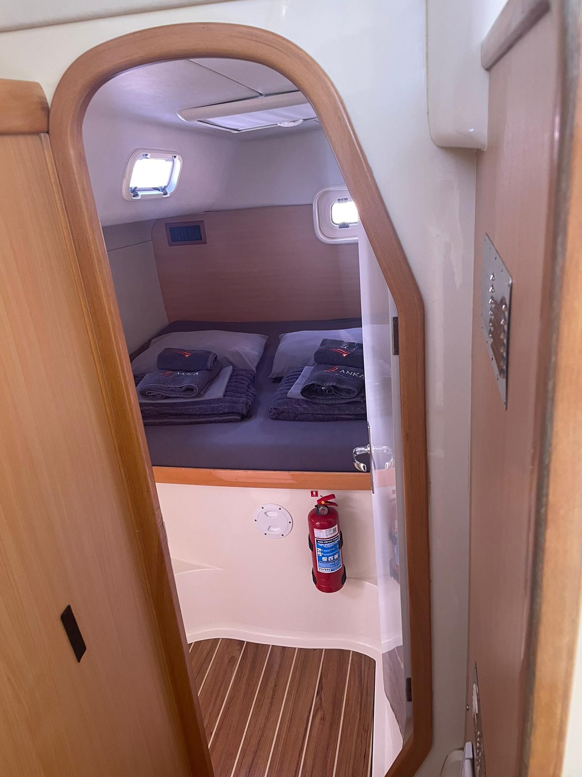 Leopard 4300 Innenansicht