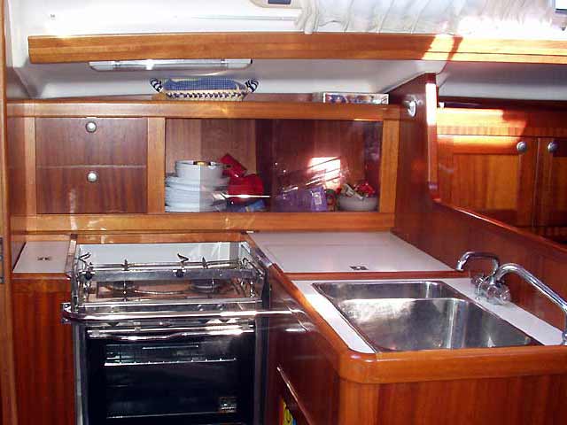 Elan 333 Innenansicht