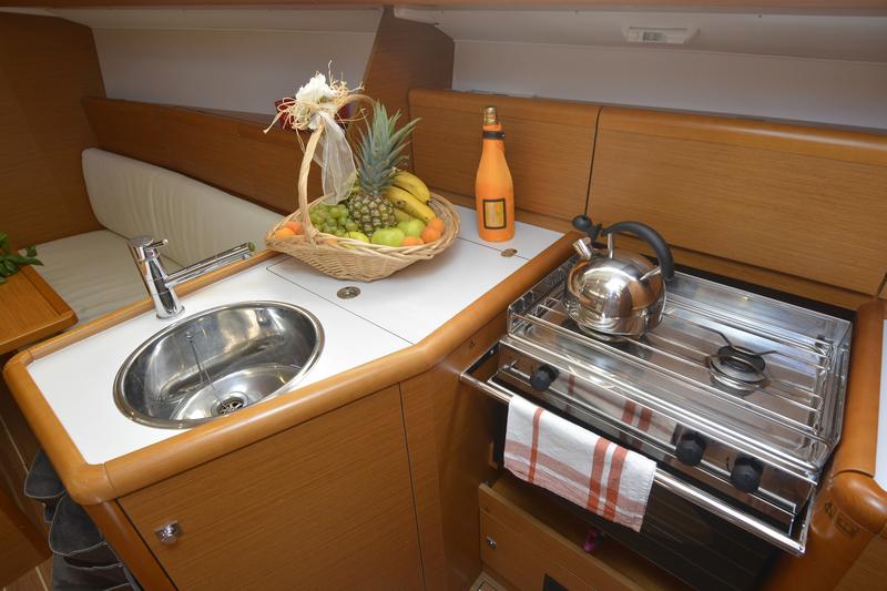 Sun Odyssey 33i Innenansicht