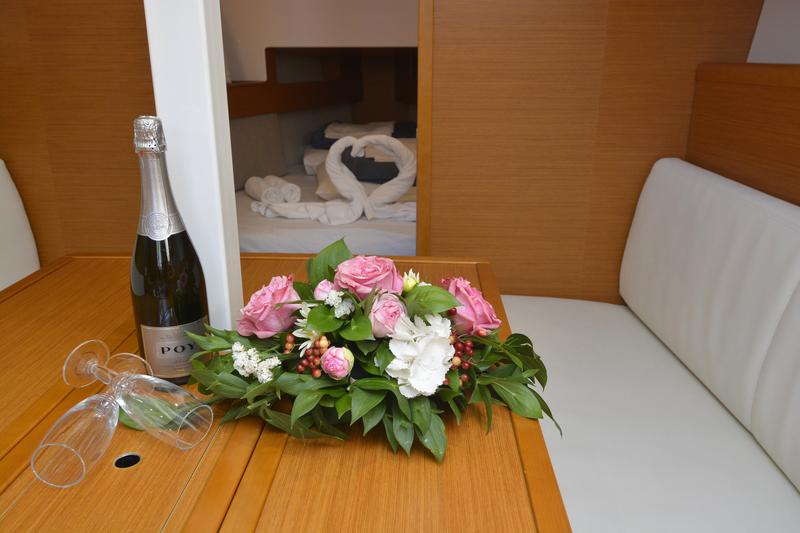 Sun Odyssey 33i Innenansicht